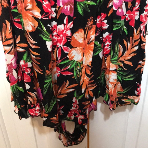 Tropical Floral Print Romper - Picture 4 of 4